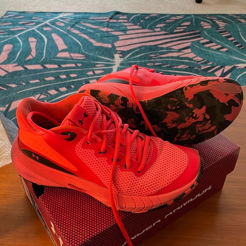 (Worn) Under Armour HOVR Breakthru